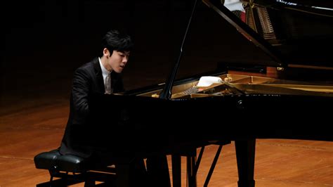 祝贺中国钢琴家唐哲正式成为施坦威艺术家 - Steinway & Sons