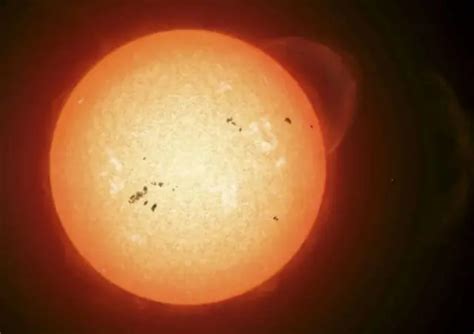 美宇航局最新观测到太阳表面巨大太阳黑子喷发|太阳黑子爆发_科技_博览社_湛江都市网
