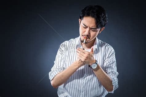 点烟图片