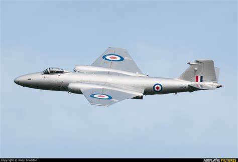 XH134 - Midair Squadron English Electric Canberra PR.9 at Abingdon ...