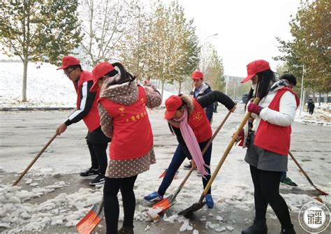 新疆呼图壁：清理积雪 保障出行安全-人民图片网