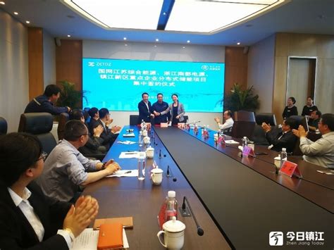 镇江62个人才项目集中签约，现场发放1000万元资助资金_新华报业网