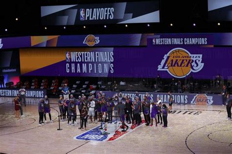 组图-晋级总决赛 湖人西部冠军颁奖现场_NBA中国官方网站