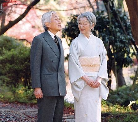 历史上的今天：日本明仁天皇夫妇60年前大婚画面曝光|美智子|明仁|皇太子_新浪新闻