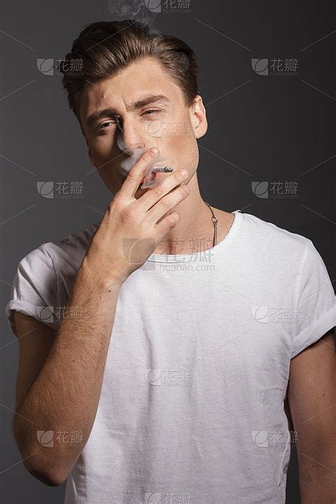 帅哥非主流抽烟 头像