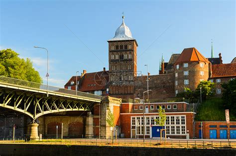 德国卢贝克的街景高清图片下载-正版图片300176777-摄图网