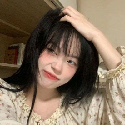 绝绝子甜美女生头像