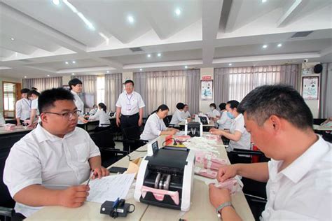 温县联社组织青年员工开展业务技能比赛