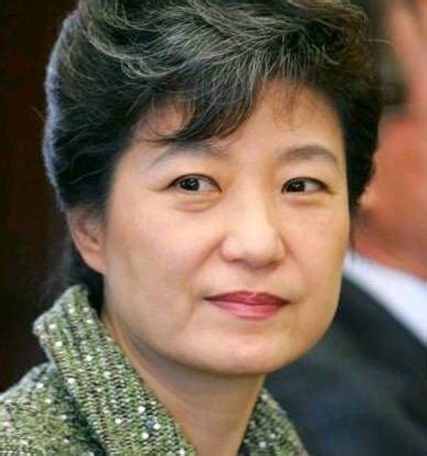 历数韩国各位总统，只有唯一的女总统朴槿惠被罢免