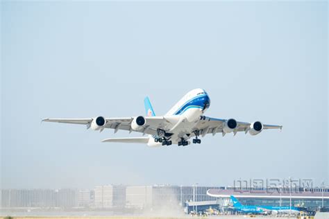 南航A380滑行偏出跑道 它的地面移动你了解多少？ - 知乎