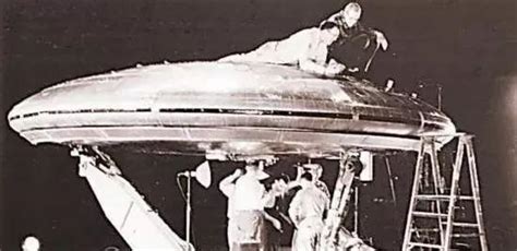 1947年飞碟坠毁事件，里面外星人惨死，美国神秘解剖尸体|飞碟|外星人|罗斯威尔_新浪新闻