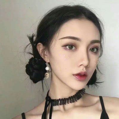 暗黑系甜美女生头像真人
