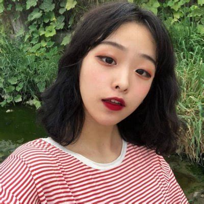中长发温柔女生头像
