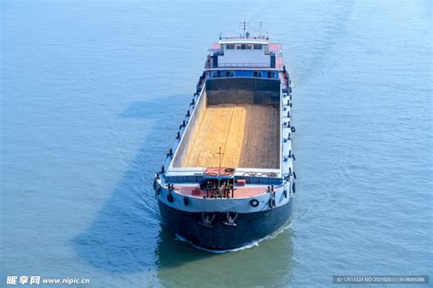 港口出发的巨型货轮图片素材-正版创意图片600767525-摄图网