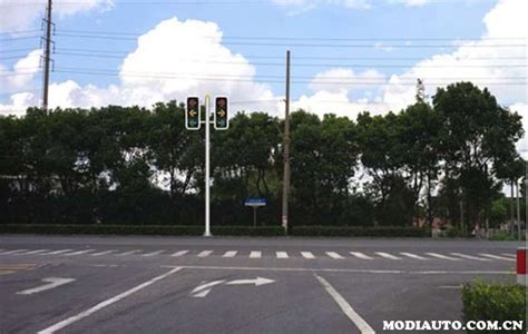 现代十字路口的红绿灯3d模型下载_模型ID:69387-让提网