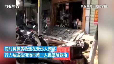 广西河池一店铺广告牌坠落，男子被压倒后经抢救无效死亡_手机新浪网