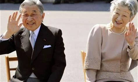 日本最美平民皇后,晚年拒绝与夫合葬,坦言：我不配与天皇同葬|美智子|明仁|太子_新浪新闻