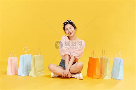 创意女性购物展示战利品高清图片下载-正版图片507711267-摄图网
