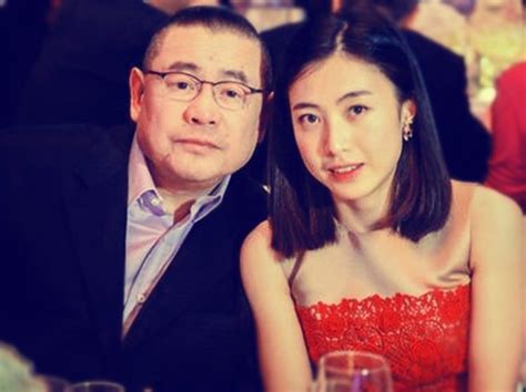 刘銮雄情人节赠妻子400亿让其成为香港女首富_联商网