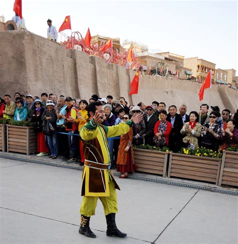 【新疆是个好地方】喀什开城仪式上的游客 - 天府摄影 - 天府社区