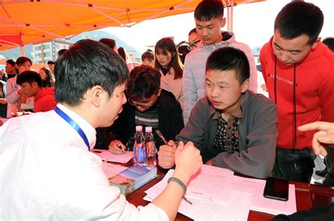广东省面向林芝籍高校毕业生就业援藏专场招聘会举行