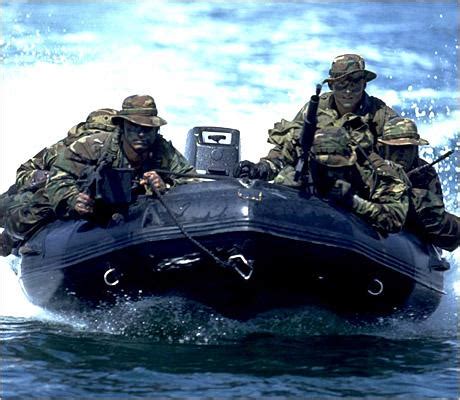 美国“新型”战术背心，专门为海豹突击队研制，据说还能够防弹！|战术|海豹突击队|防弹_新浪新闻