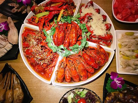 小龙虾爬上餐桌，长沙夜宵市场“五一”旺起来 - 消费 - 三湘都市报 - 华声在线