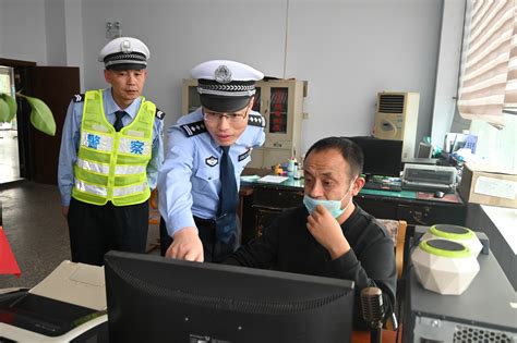 交警一大队大队长雷民_图片报道_南京市人民政府