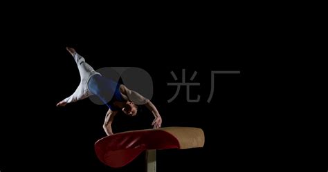 男子体操运动员在跳马上表演_4096X2160_高清视频素材下载(编号:6971737)_实拍视频_光厂(VJ师网) www.vjshi.com