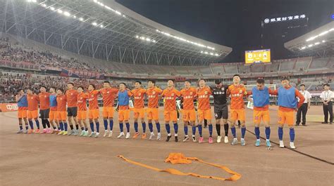 济南泰山队，95足协杯决赛对阵申花故事，山东体育正在播出。