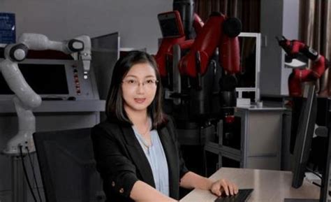 美女博士成为湖南大学最年轻教授，颜值超高