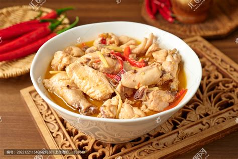 湘菜大厨教你“东安鸡”家庭版的做法，酸辣开胃，鲜嫩又美味_腾讯视频