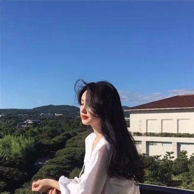 侧颜甜美女生头像图片