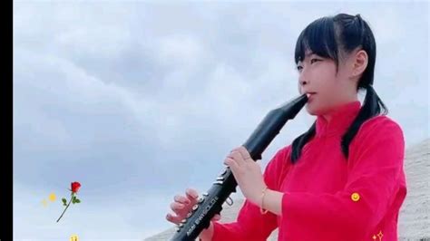 美女电吹管演奏蒙古人
