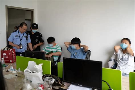 利用APP炒股实施电信网络诈骗 杭州一团伙63人被抓-中国长安网