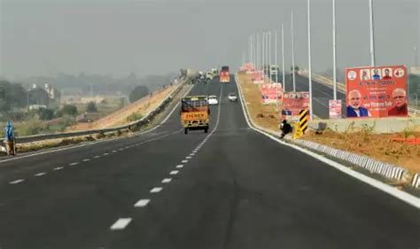印度地方官夸赞新建“10车道高速公路” 配图仅6车道 网友：好像少了4车道_军事频道_中华网
