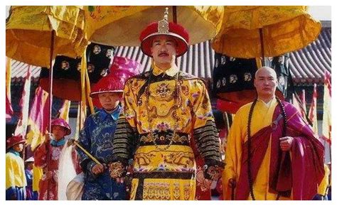 康熙最丑皇帝榜上有名，现存12张康熙画像，大家最认同的是第一张_使节