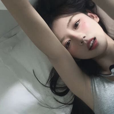 甜美女生头像戴小熊