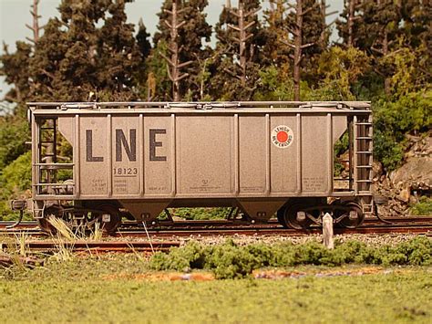 LNE Covered Hopper #18123 Side View