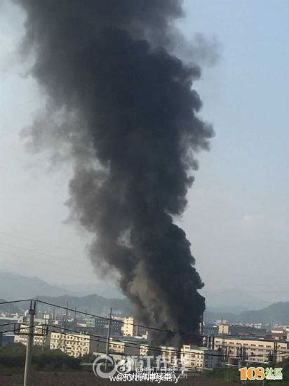 快讯： 丽水开发区一化工厂爆炸起火 黑烟冒出百米高_宁波频道_凤凰网