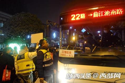 西安公交站牌凭啥这么难看？-搜狐大视野-搜狐新闻