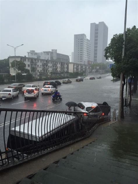 武汉特大洪水暴雨最新消息：交通已瘫痪万人连夜转移_青年创业网