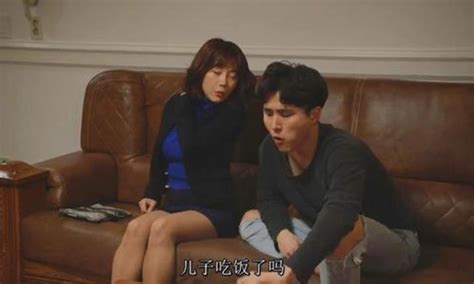 韩国电影《妈妈的朋友3》少年和爸爸趁着妈妈没在家恋上妈妈的朋友|朋友|少年|韩国_新浪新闻