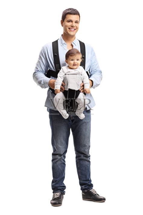 年轻的父亲抱着一个婴儿照片摄影图片_ID:329460931-Veer图库
