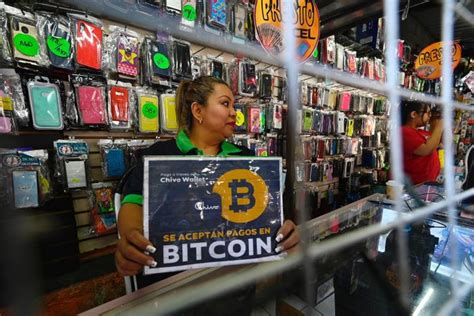 El Salvador khốn đốn vì chạy theo Bitcoin - Báo Tri Thức Trực Tuyến