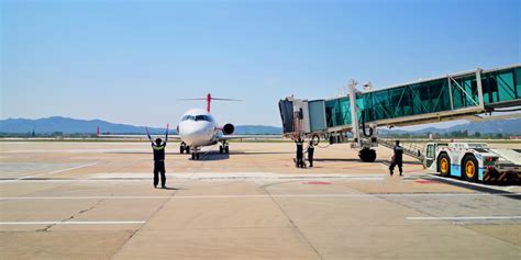 威海国际机场开启近机位保障国产ARJ21飞机新时代_民航_资讯_航空圈