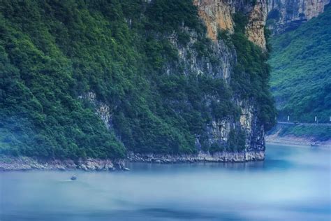 重庆巫山：巫峡·神女景区红叶正红-人民图片网