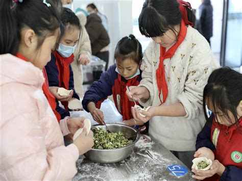 安吉县昌硕小学：巧手做包子，劳动伴成长