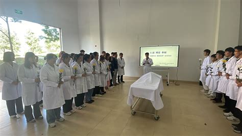 感谢您“大体老师”！重庆医科大学4091名医学生缅怀遗体捐献者 - 上游新闻·汇聚向上的力量