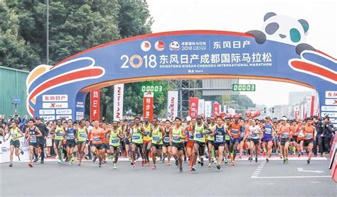 2018成都国际马拉松昨举行 2.8万名选手参与|马拉松|成都|赛道_新浪新闻